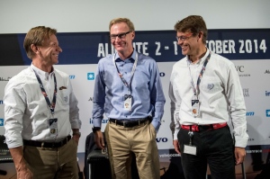 Volvo Ocean Race - Alicante - CEO da Volvo Ocean Race, Knut Frostad, CEO da Volvo Cars Group, Håkan Samuelsson, e o presidente da Volvo, Olof Persson
