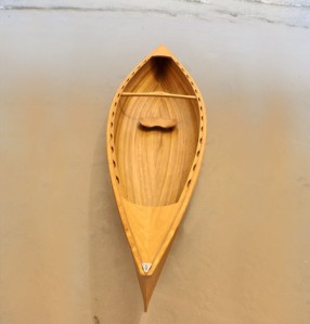 Caiaque aberto em madeira (canoa simples)